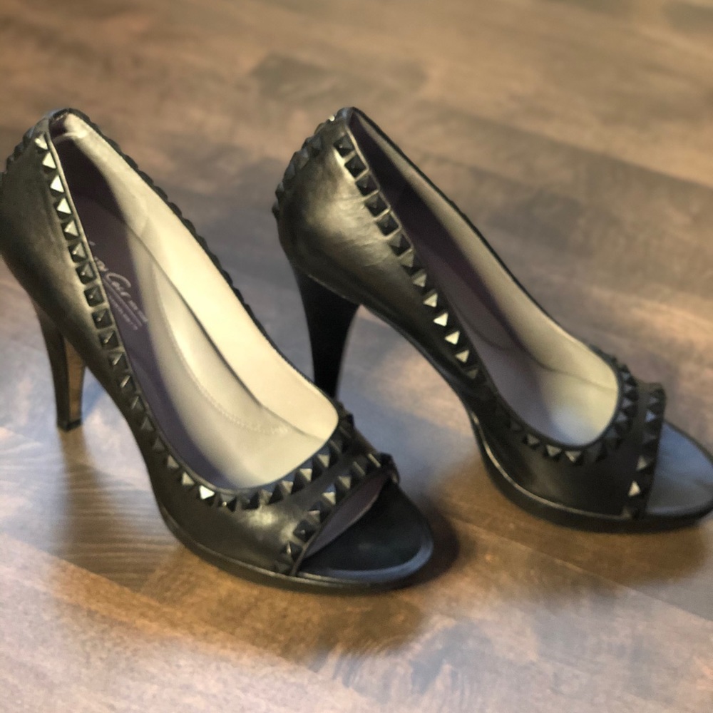 Kenneth Cole Platform Pump